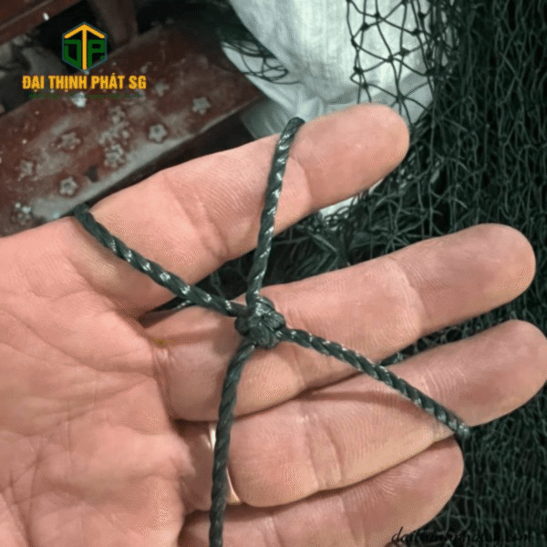 Lưới chắn bóng xung quanh sân 2.7ly